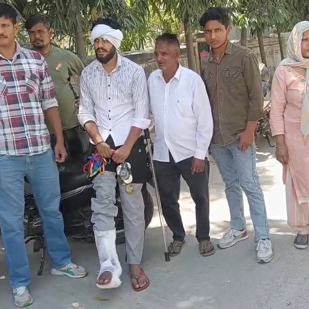मुजफ्फरनगर में दलित एथलीट हमले में घायल, करियर प्रभावित:रेलवे फिजिकल छूटा, पैर में रॉड; एक माह बाद भी नहीं मिला न्याय
