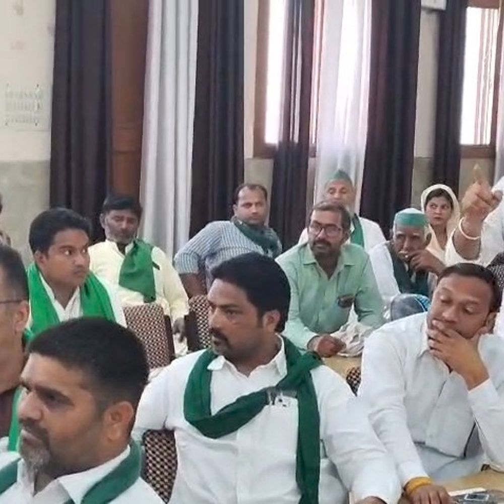 मुजफ्फरनगर में किसान ने मांगी आत्महत्या की अनुमति:चकबंदी विवाद से परेशान, अधिकारियों ने दिया जल्द निस्तारण का भरोसा