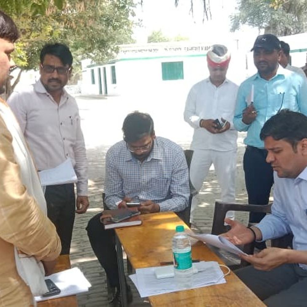 गाजीपुर में किसान आईडी अभियान का डीएम ने किया निरीक्षण:पात्र किसानों को लाभ सुनिश्चित करने के लिए दिए निर्देश