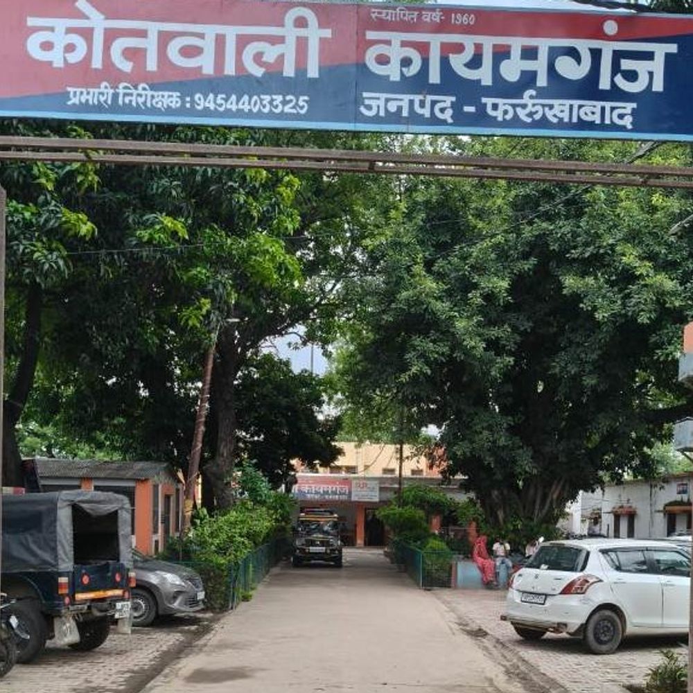 फर्रुखाबाद में दो दरोगा समेत 16 पुलिसकर्मी पर FIR:घर में घुसकर जेवर-नकदी लूटने और हिरासत में रखने का आरोप