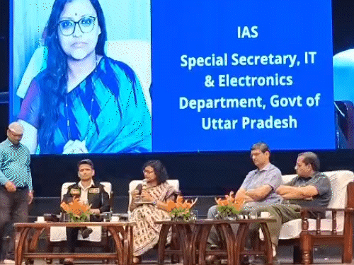 
                 लखनऊ CMS में स्पेस फेस्टिवल-2026 का आगाज:अंतरिक्ष यात्री शुभांशु शुक्ला ने 30 हजार छात्रों से किया संवाद 
            