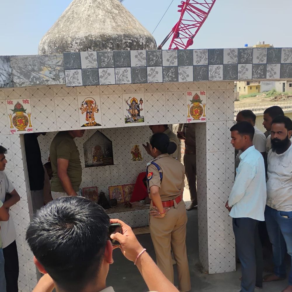 कासगंज के वन माता मंदिर में मूर्ति तोड़ी गईं:ग्रामीणों का हंगामा, पुलिस ने पहुंचकर स्थिति संभाली