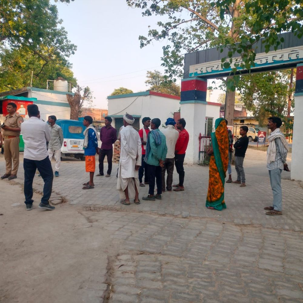 सुल्तानपुर में झाड़ियों में मिला युवती का शव:भाई बोला- बड़ी बहन के देवर से था अफेयर; बिना बताए घर से निकली थी, हत्या की FIR