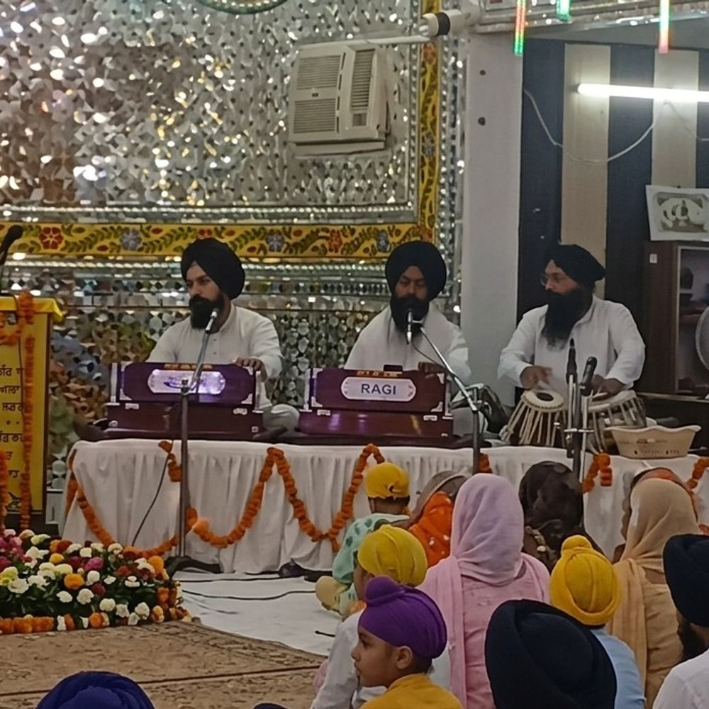 लखनऊ में गुरुद्वारे में खालसा साजना दिवस, बैसाखी समागम:श्री गुरु सिंह सभा में श्रद्धा से पर्व मनाया