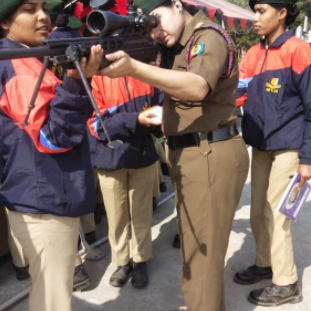 2 शिक्षिकाएं छात्राओं को दे रहीं विशेष प्रशिक्षण:  कोंडागांव में योग, आत्मरक्षा और देशसेवा के लिए कर रहीं प्रेरित – Kondagaon News