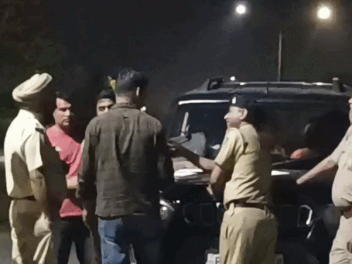 चंडीगढ़ में गैंगस्टरों को हथियार देने आए 2 बदमाश अरेस्ट:  पिस्तौल और देसी कट्टा किया बरामद; बंबीहा-लकी पटियाल गैंग को करने थे हथियार सप्लाई – Chandigarh News