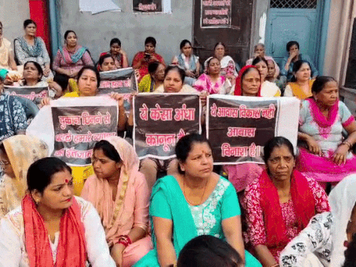 
                 न्याय की उम्मीद पर छठे दिन भी व्यापारियों का प्रदर्शन:मेरठ की सेंट्रल मार्केट में बोले- पैदल यात्रा से हमारा नहीं मतलब 
            