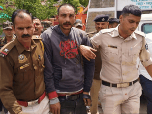 मंडी में छात्रा का हत्यारा दराट लिए घूमता था:  ग्रामीण बोले-वह किसी से बात नहीं करता था, मंत्री विक्रमादित्य सिंह पीडि़त के घर पहुंचे – Mandi (Himachal Pradesh) News