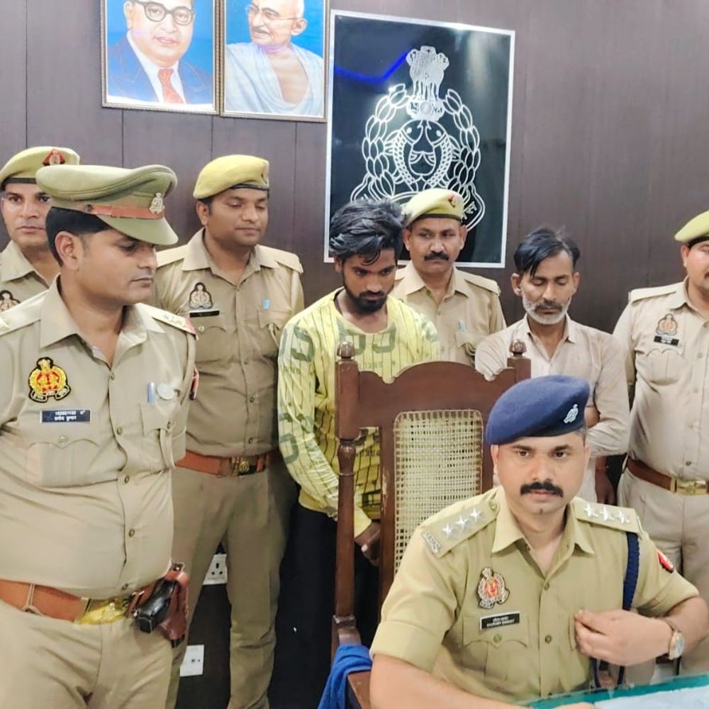 सुल्तानपुर में 1.5 करोड़ का गांजा जब्त, दो तस्कर गिरफ्तार:ओडिशा से लखनऊ जाते समय पकड़ा गया, एक ट्रक माल बरामद