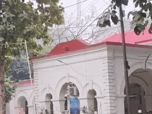 
                 कानपुर पुलिस कमिश्नरेट में मानदेय घोटाला, 4 लिपिक सस्पेंड:48 पुलिसकर्मियों को छुट्‌टी में भी मिला मानदेय, अब होगी वसूली 
            