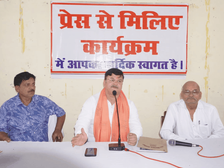 
                 बाबा पागल दास के नाम पर मृदंग तिराहा बनेगा:बोले महापौर,अयोध्या में श्रद्धालुओं का पेयजल खरीदना सामाजिक अपराध 
            