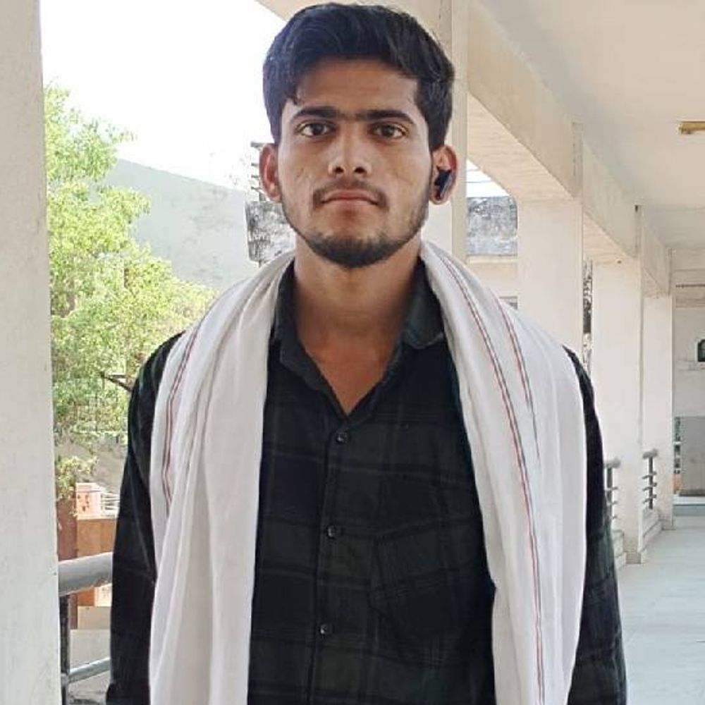 झांसी में इंजीनियरिंग स्टूडेंट ने किया सुसाइड:BIET के हॉस्टल में फंदे पर लटका मिला, एग्जाम में 3 बैक आने से डिप्रेशन में था