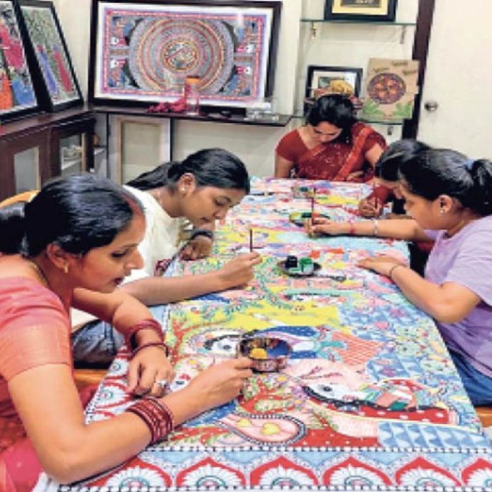 विश्व कला दिवस:पद्मश्री कलाकारों की विरासत से प्रेरित हो रहे युवा, विदेशों से आ रहे सीखने