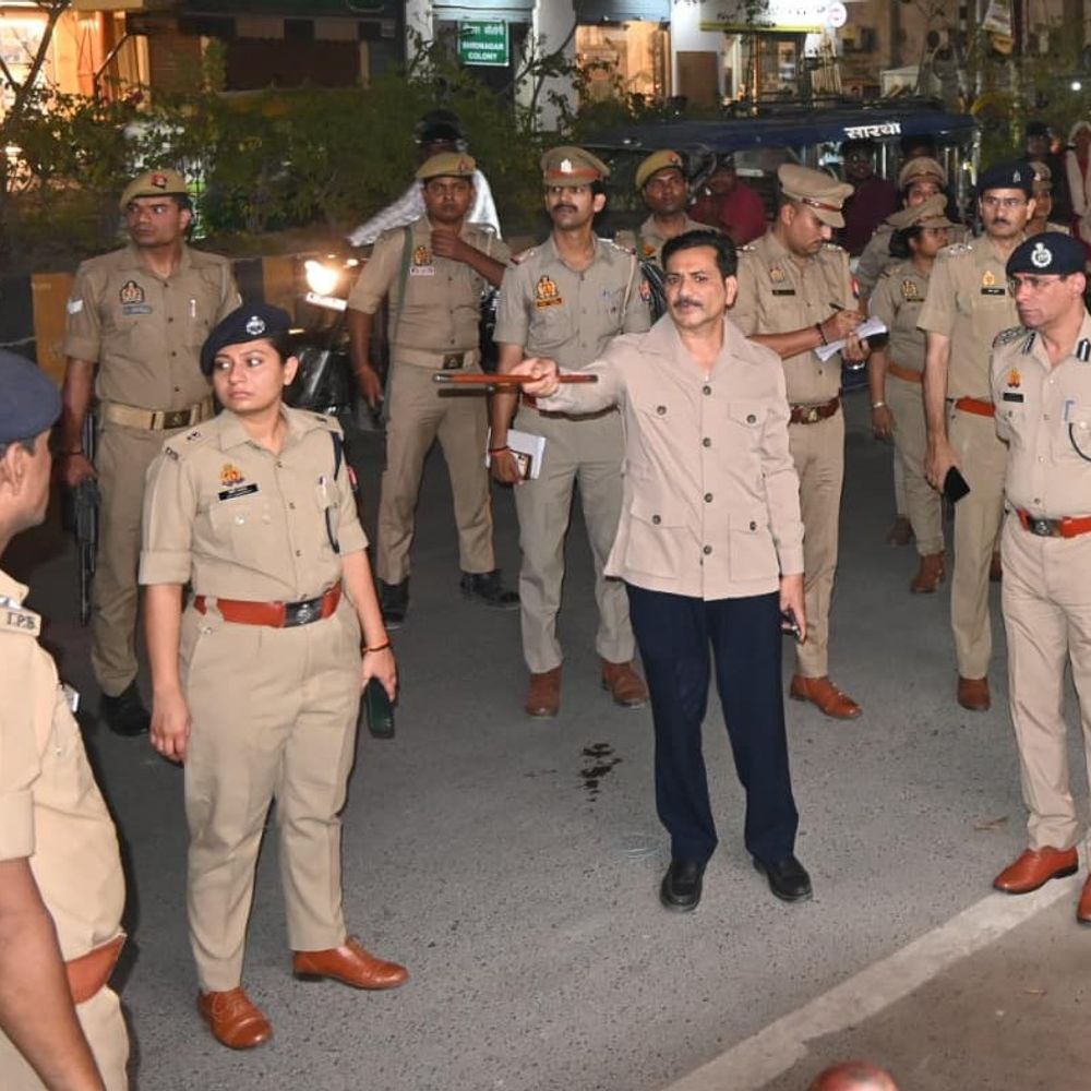 काशी के ध्वस्त यातायात को सुधारने सड़क पर उतरे पुलिस-कमिश्नर:आशापुर-पाण्डेयपुर से चौकाघाट तक जांचे प्वाइंट,अतिक्रमणकारियों पर एक्शन का निर्देश