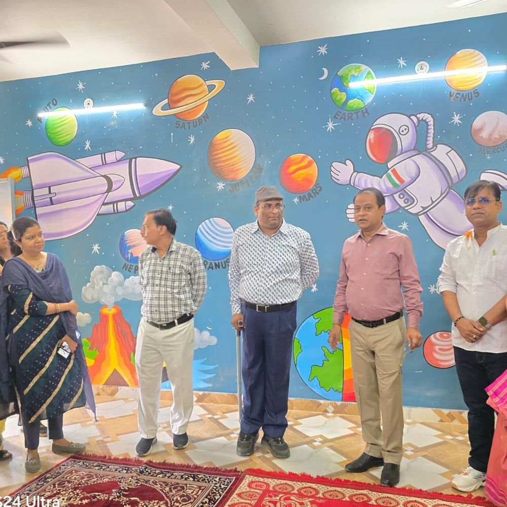 स्मार्ट क्लास व ICT लैब में पढ़ेंगे छात्र:वाराणसी के BSA ने परिषदीय विद्यालय में क्लासरूम का किया शुभारंभ