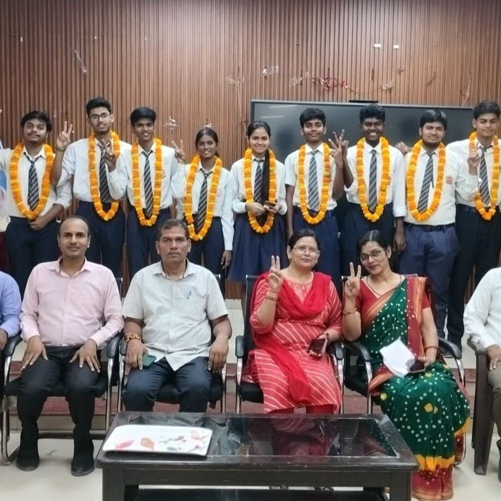 
                 CBSE बोर्ड के 10वीं का रिजल्ट जारी:वाराणसी में 23 हजार परीक्षार्थियों ने दी थी परीक्षा, प्रेम कुमार पांडेय को मिले 98.40% अंक 
            