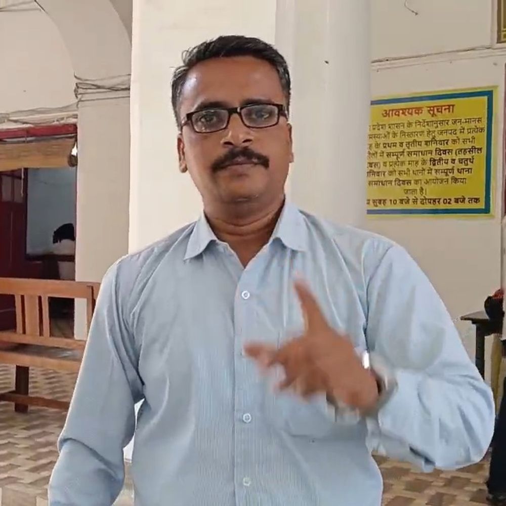 बिल भरा फिर भी बिजली कटी, उपभोक्ता का हंगामा:पीलीभीत में स्मार्ट मीटर से परेशान उपभोक्ता कलेक्ट्रेट पहुंचे, जांच के आदेश