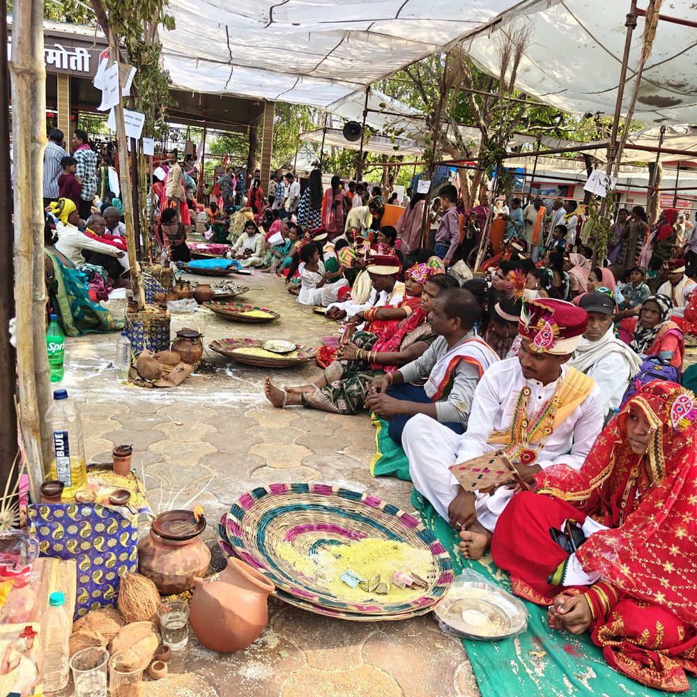 धमतरी में सामूहिक विवाह, 63 जोड़ों ने लिए फेरे:गंगरेल बांध के पास अंगारमोती प्रांगण में आयोजन; मुख्यमंत्री की अनुपस्थिति पर नाराजगी