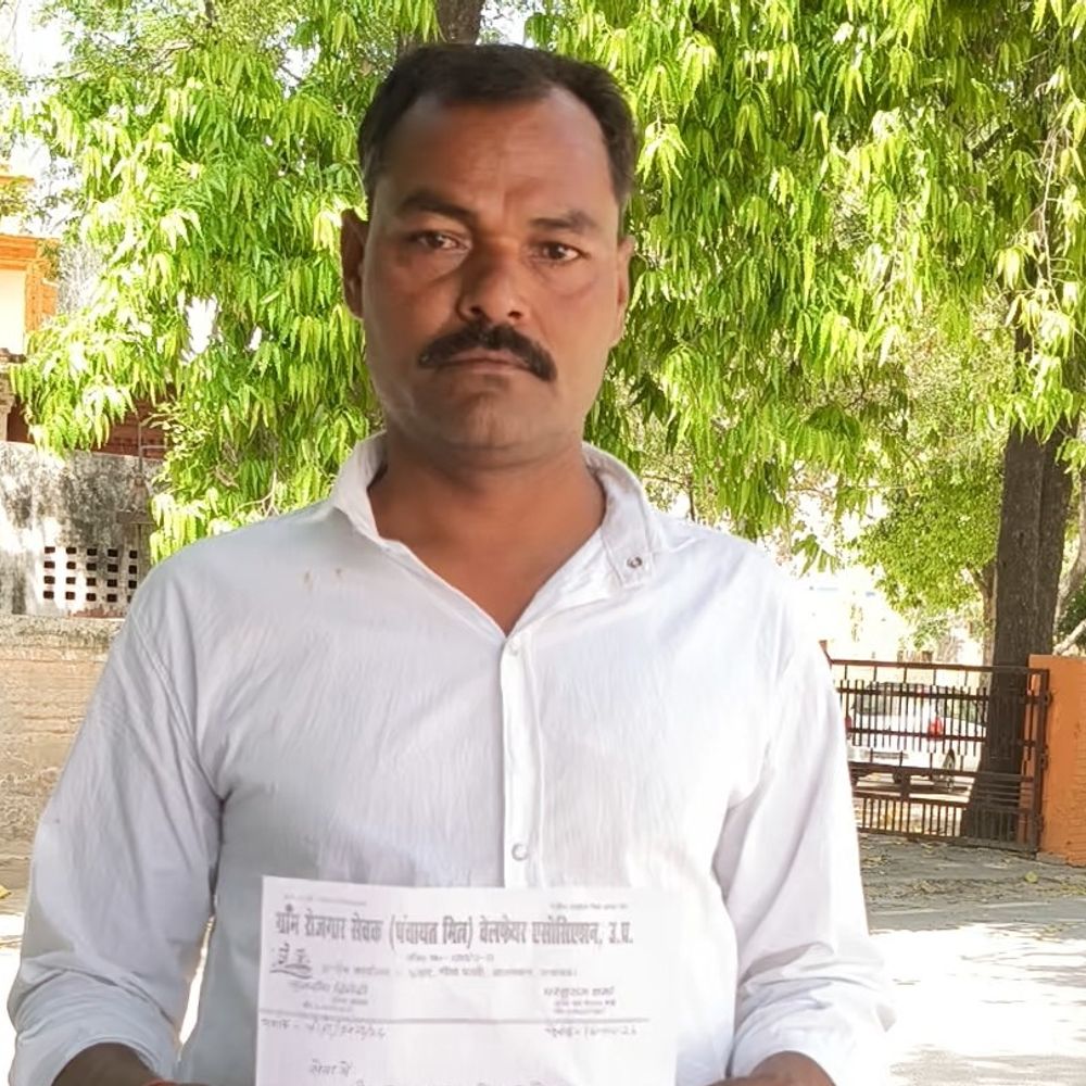 18 महीने से मानदेय नहीं मिला, रोजगार सेवक हड़ताल पर:मैनपुरी में लंबित मांगों को लेकर कलम बंद आंदोलन शुरू