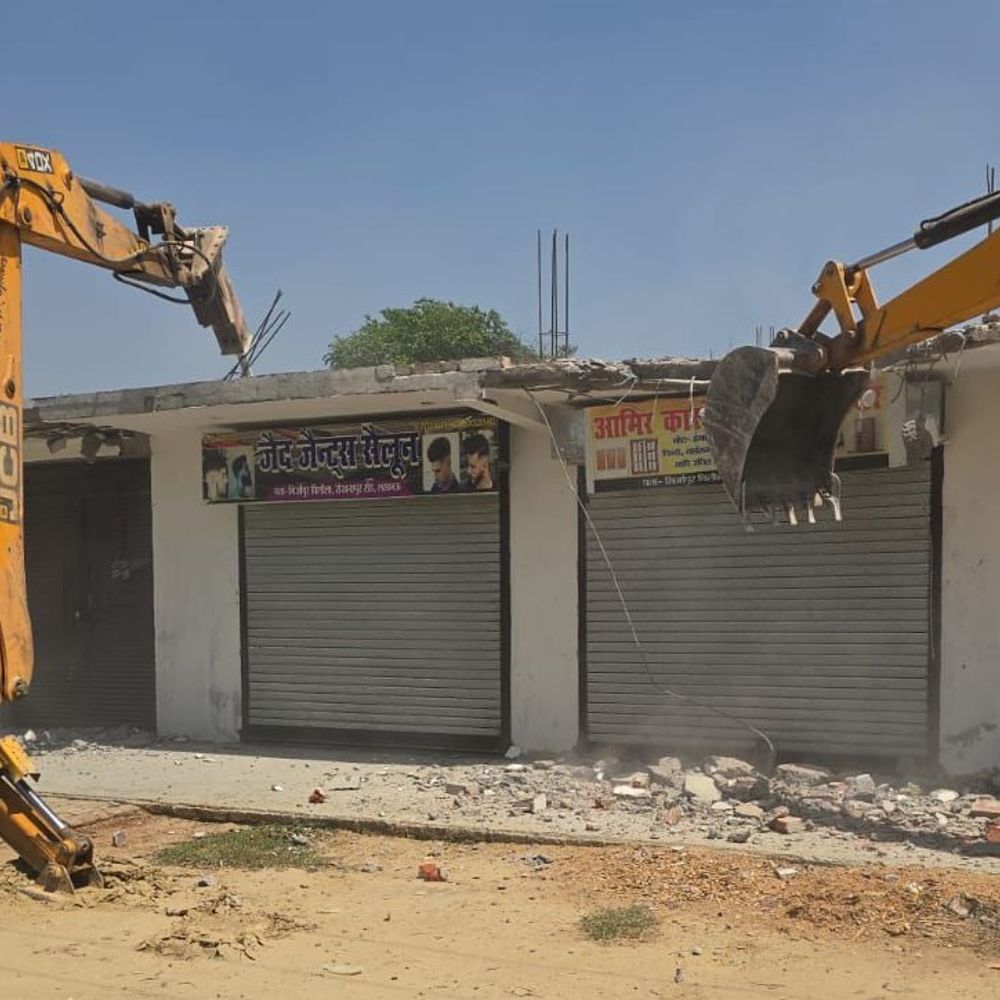 लखनऊ में एलडीए की टीम पर हमला:जोनल अधिकारी के सीने और पैर में आई चोट; अवैध निर्माण पर कार्यवाही करने गई थी टीम