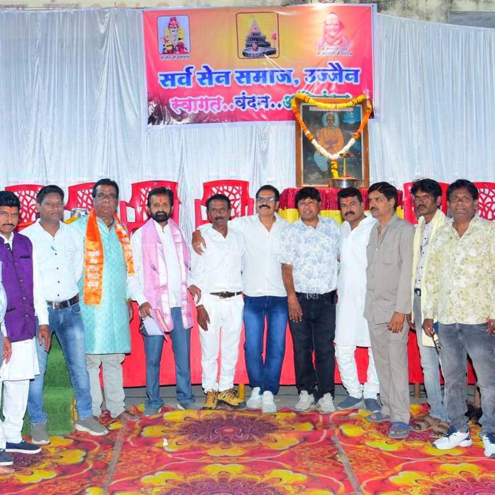 गोसा में सेन महाराज की महाआरती, सम्मान और पौधारोपण के साथ दुग्धाभिषेक भी