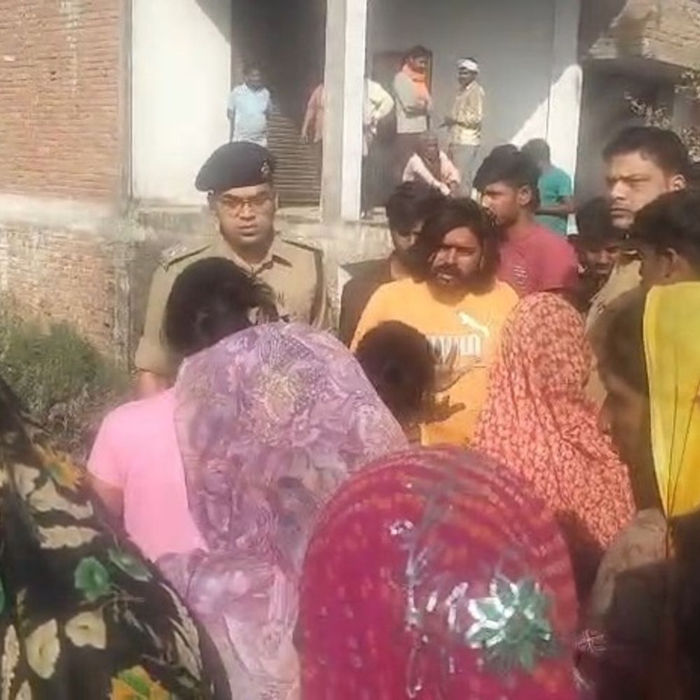 उन्नाव में सड़क किनारे मिला युवक का शव:परिजन बोले- बुधवार शाम से लापता था, हत्या की आशंका जताई