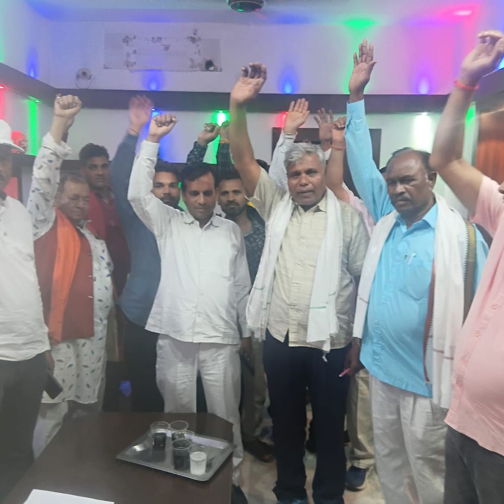 सोनभद्र में सर्वसमाज ने भाजपा जिलाध्यक्ष का किया समर्थन:मनगढ़ंत आरोप लगाने वाले बूथ अध्यक्ष के खिलाफ आक्रोश