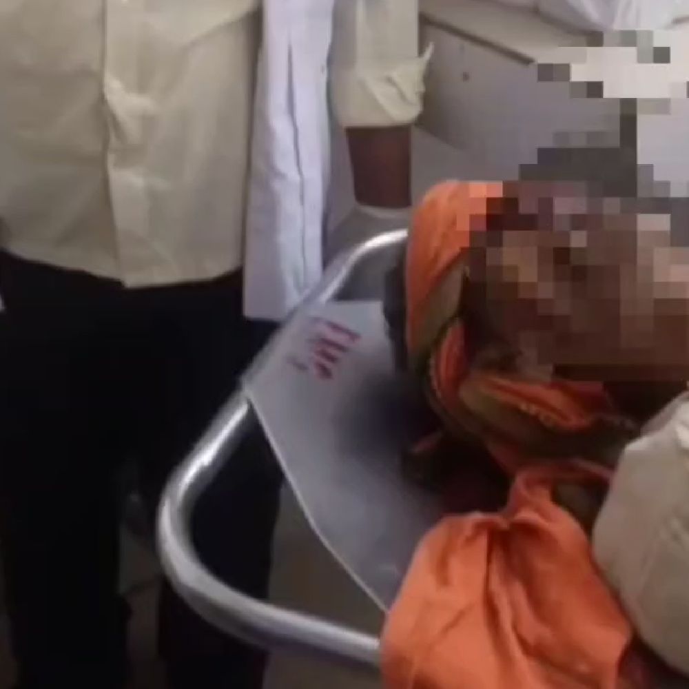 देवरिया में सड़क किनारे मिले घायल व्यक्ति की मौत:बेटी के घर से लौटते समय हादसा, पुलिस जांच जारी