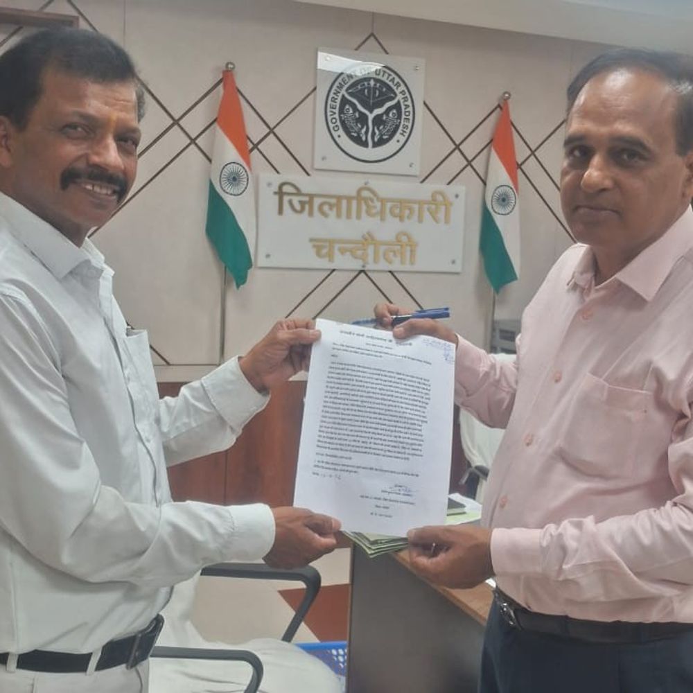 जाम से निजात को लेकर सिक्स लेन सड़क की मांग:चंदौली में जाम से मुक्ति के लिए मुख्यमंत्री को सौंपा पत्र