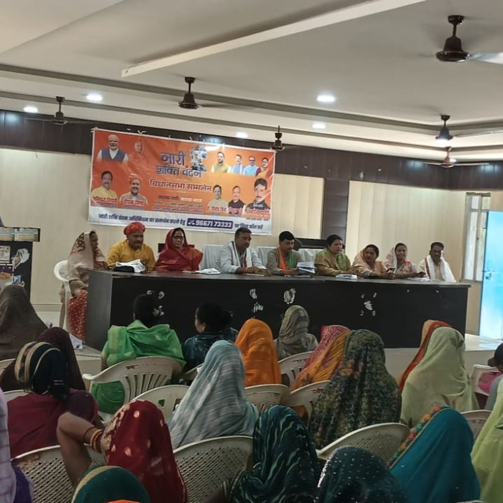 नारी शक्ति वंदन अभियान, ज्ञानपुर ब्लॉक से महिलाओं ने निकाला:मझवा विधायक सुष्मिता मौर्य और महिला आयोग सदस्य गीता बिंद रहीं मौजूद