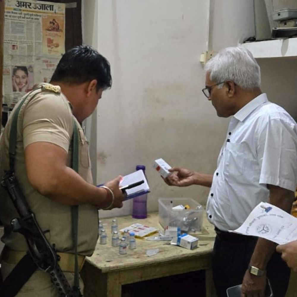 10 साल से चल रहे अवैध क्लीनिक पर कार्रवाई:संभल में ऑपरेशन थिएटर सील, FIR दर्ज करने के आदेश