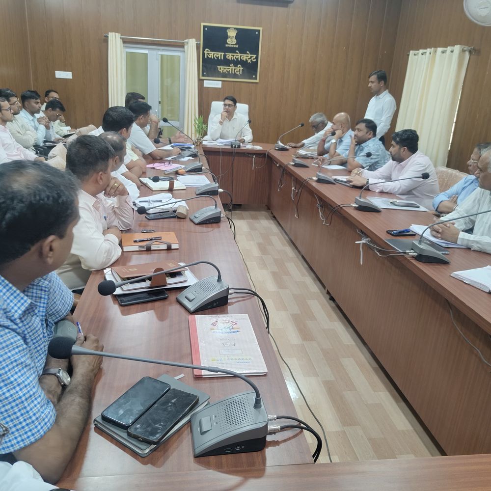 फलोदी जिला कलेक्टर ने सुनी आमजन की समस्याएं:  लोगों के 84 प्रकरण मिले, बिजली-पानी जैसी समस्याओं के जल्द समाधान के निर्देश – Phalodi News