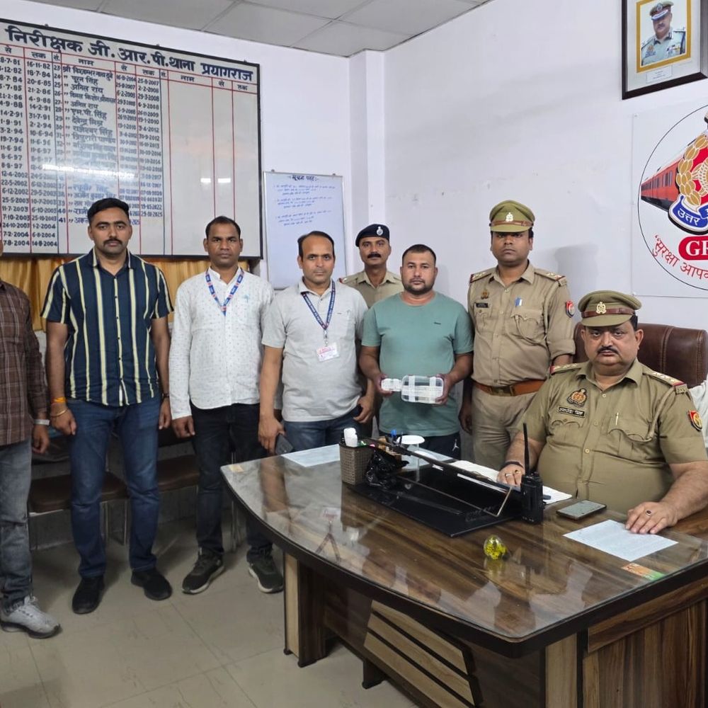 आजमगढ़ का पेशेवर जहरखुरान प्रयागराज में गिरफ्तार:यूपी के छह जिलों में ट्रेनों में यात्रियों को लूटा, कई वारदातें कबूलीं