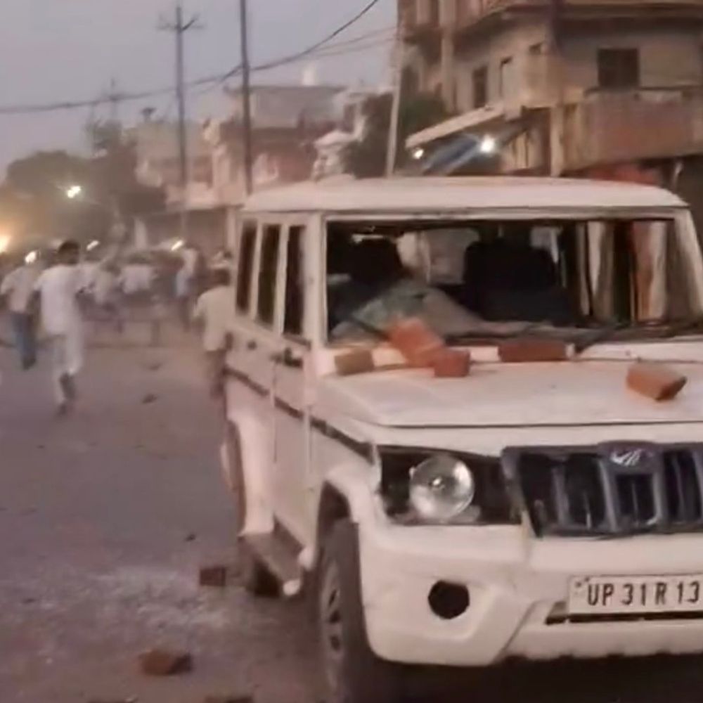 अंबेडकर मूर्ति विवाद में अफवाह फैलाने वालों पर केस:लखीमपुर में फेक पोस्ट डालने वालों पर कार्रवाई, पुलिस ने दी चेतावानी