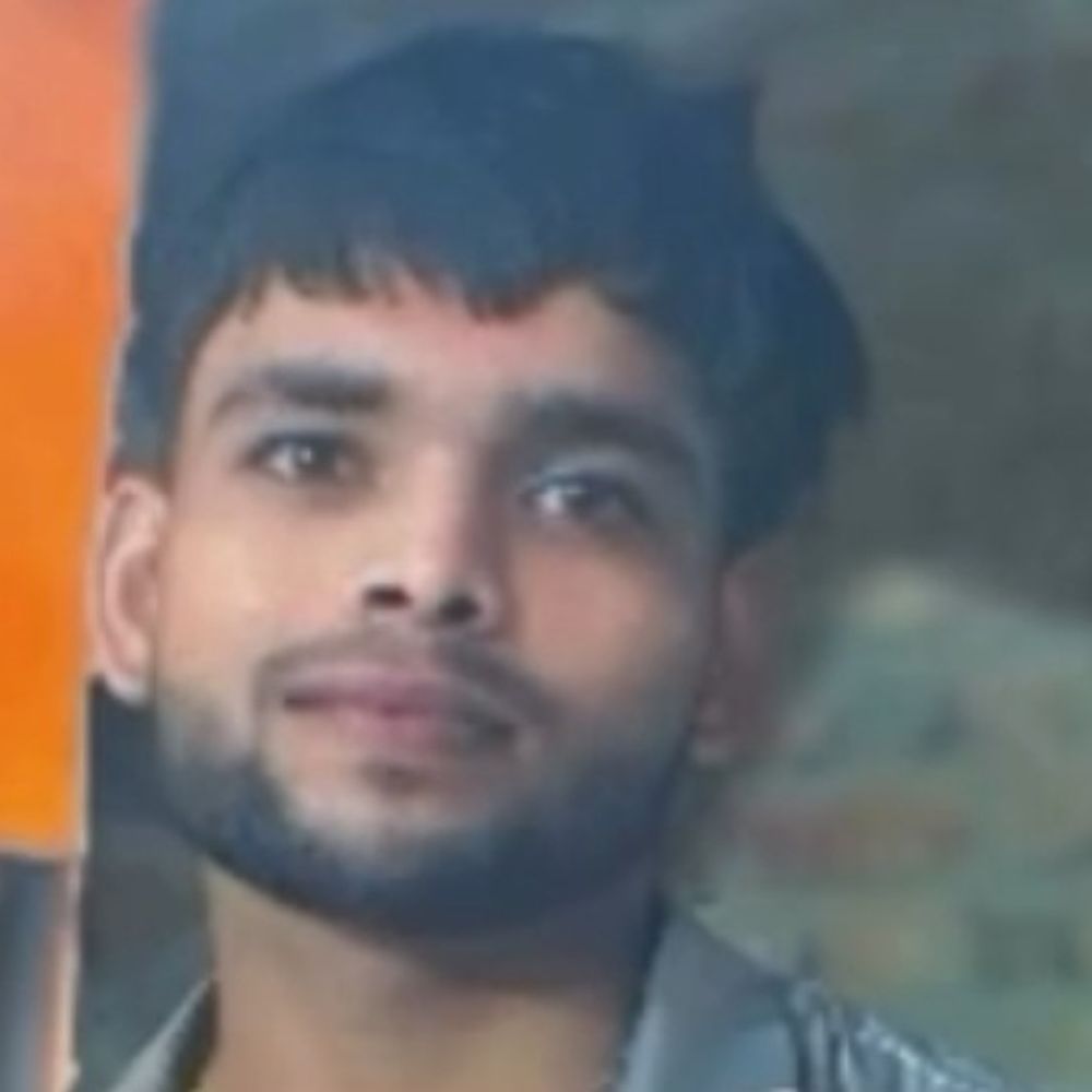 हाथरस में बस ने बाइक को मारी टक्कर:युवक की मौत, निजी कंपनी में कार्यरत, शव का पोस्टमार्टम