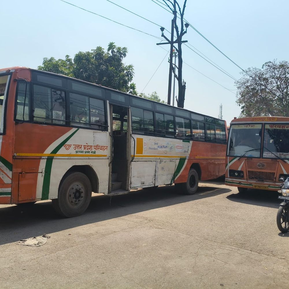 संजय सेतु मरम्मत के लिए दो महीने बंद:बलरामपुर में बसों का रूट बदला, यात्रियों का किराया-दूरी बढ़ी