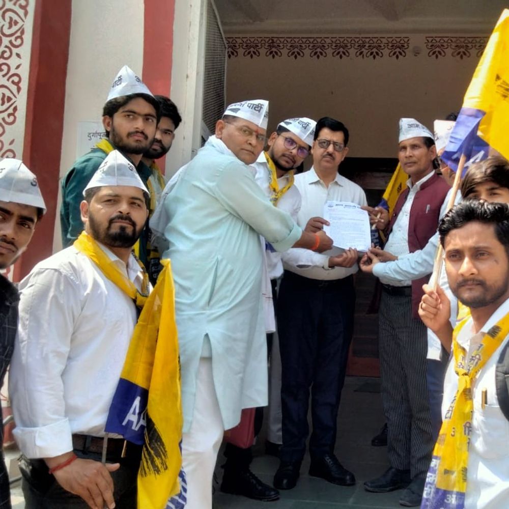 सुल्तानपुर में किसानों की समस्याओं को लेकर आप का प्रदर्शन:गेहूं खरीद में धांधली, खाद की कालाबाजारी पर कार्रवाई की मांग