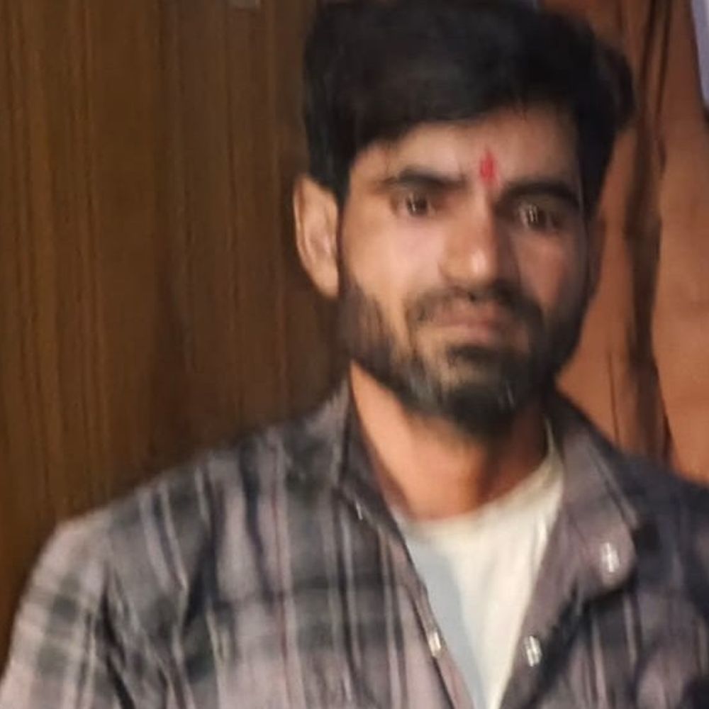 मथुरा हाईवे पर ट्रक की टक्कर, रिक्शा चालक की मौत:मंडी से लौटते समय हुआ हादसा, सब्जियां सड़क पर बिखरीं