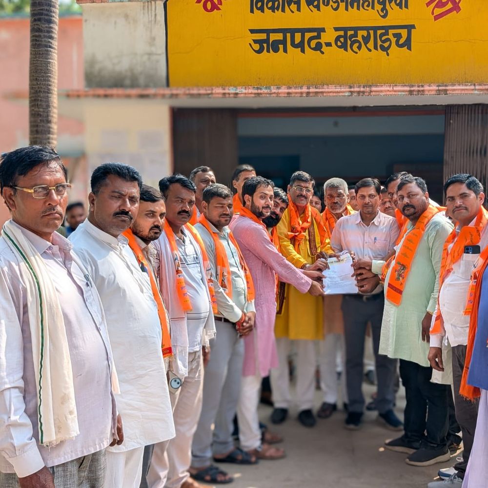 बहराइच में प्रधानों ने कार्यकाल बढ़ाने की मांग की:चुनाव में देरी पर प्रशासक बनाने, मनरेगा भुगतान की मांग