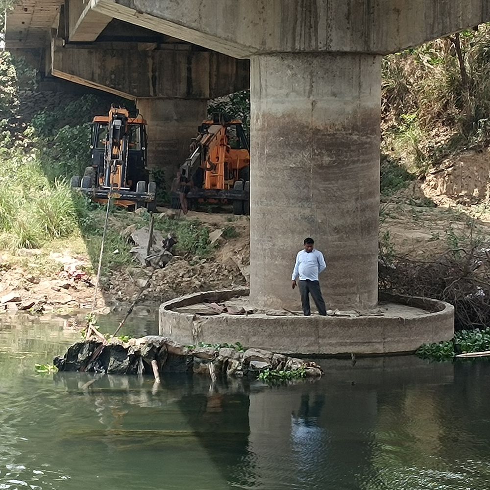 कुआनों बचाओ अभियान शुरू, छात्रों ने घाट पर की सफाई:विद्यार्थी परिषद और नगरपालिका ने मिलकर चलाया नदी संरक्षण कार्यक्रम