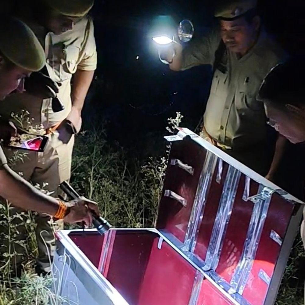 कौशांबी में बक्से में मिली थी महिला की लाश:5 टीमें गठित, हाथ में बने टैटू से शिनाख्त की कोशिश; 50KM की CCTV खंगाल रही पुलिस