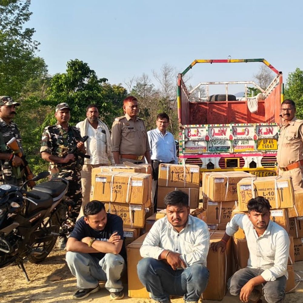 नेपाल सीमा पर नशीली दवाओं की बड़ी खेप बरामद:संयुक्त छापेमारी में तीन तस्कर गिरफ्तार, 11 लाख से अधिक की दवाएं जब्त