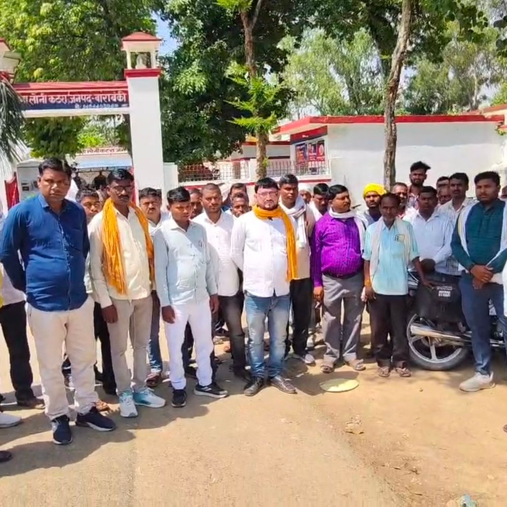 सफाईकर्मी कूड़े की आग में झुलसा:प्रधानाचार्य पर धक्का देने का आरोप, कार्रवाई की मांग