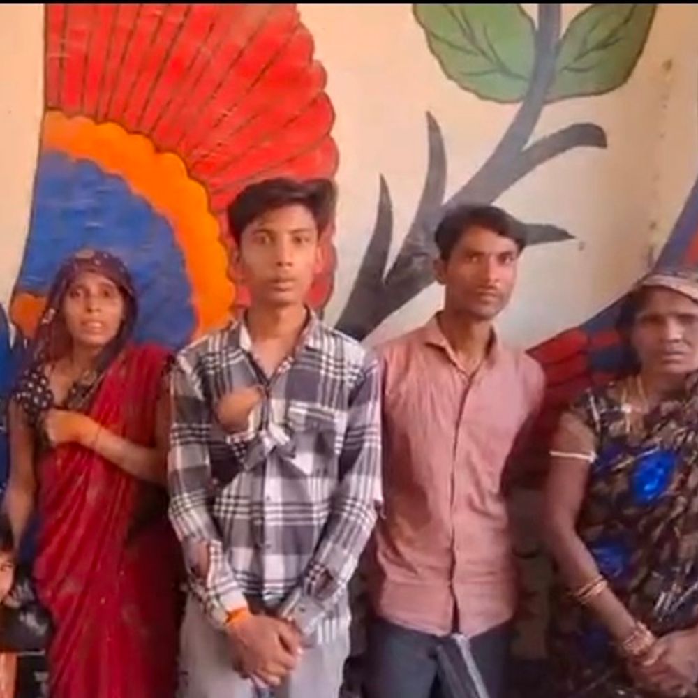 
                 हरदोई में 16 लोगों पर मारपीट, पथराव का आरोप:घर में घुसकर दंपति समेत पांच को पीटा, केस दर्ज 
            