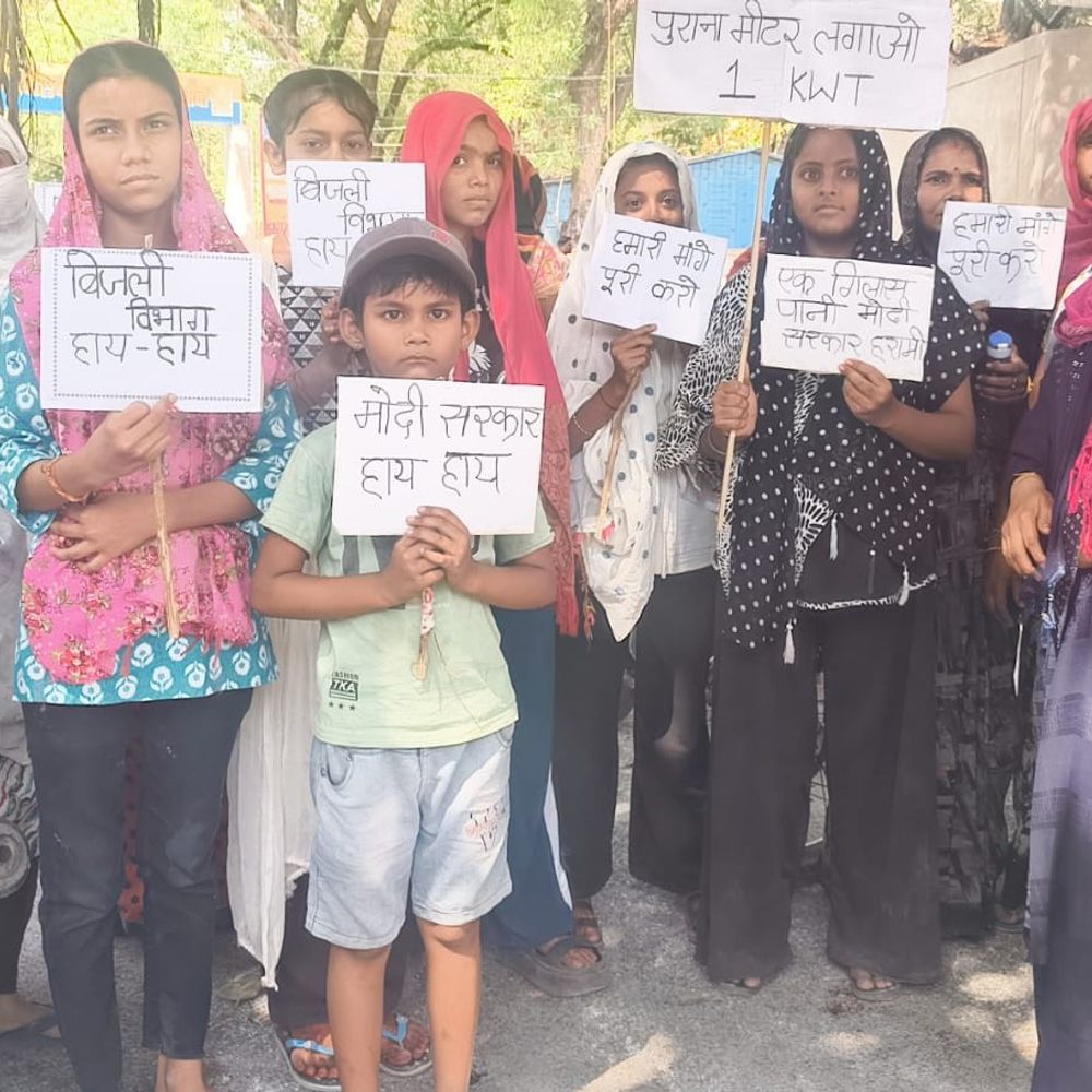 बांदा में जबरन प्रीपेड मीटर लगाने का आरोप:JDU ने उपभोक्ताओं के शोषण पर DM से हस्तक्षेप की मांग की