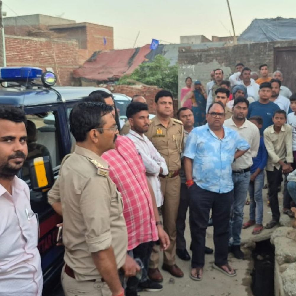 बदायूं में डॉ. अंबेडकर प्रतिमा स्थापना पर तनाव:विधायक के आश्वासन पर हटी प्रतिमा, पुलिस की कार्यशैली पर सवाल