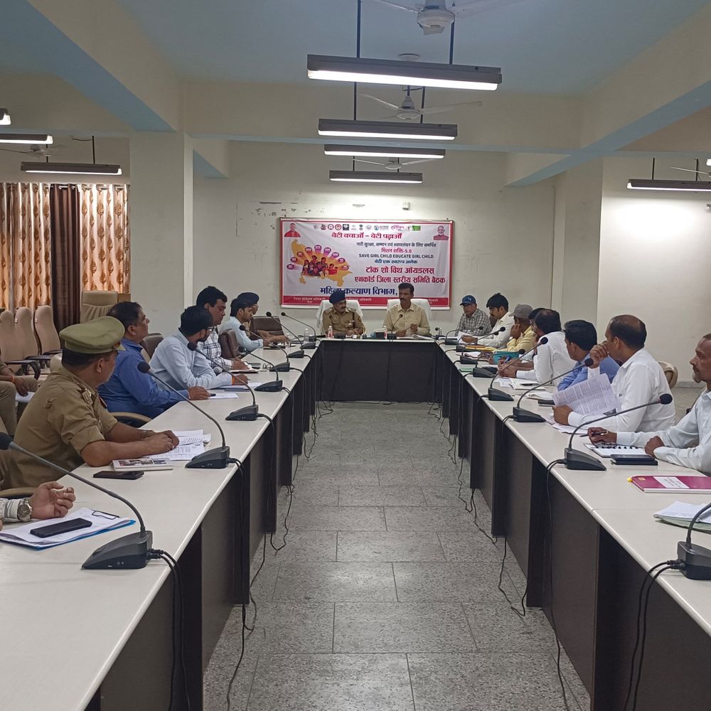 ड्रिंक एंड ड्राइव पर डीएम का सख्त निर्देश:मऊ में तत्काल FIR दर्ज कर दोषियों को भेजा जाएगा जेल, अफसरों के साथ की मीटिंग