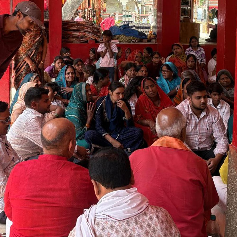 बालाजी सरकार का दिव्य दरबार बक्सर पहुंचा:पहले दरबार मऊ में लगता था, श्रद्धालुओं को आध्यात्मिक समाधान मिलेगा