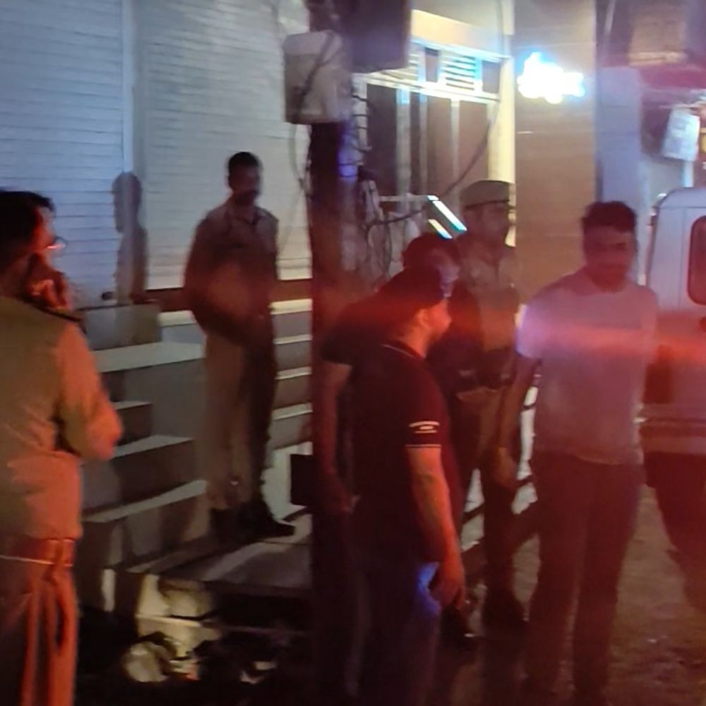 बाइक सवार महिला के गले से मंगलसूत्र छीनकर फरार:सीतापुर के लोहारबाग में वारदात, पुलिस खंगाल रही सीसीटीवी फुटेज