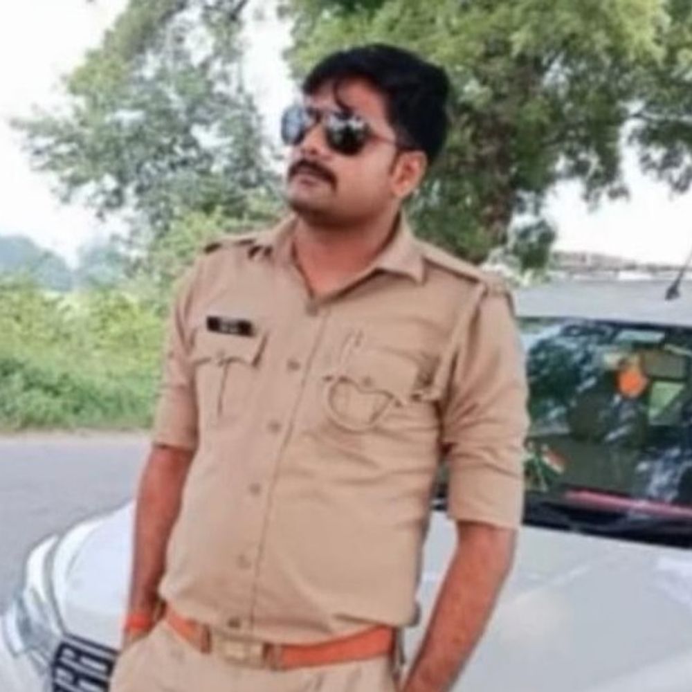 फतेहपुर डायल 112 के सिपाही की सड़क हादसे में मौत:बहन की शादी में जाते समय कौशांबी में हुआ हादसा